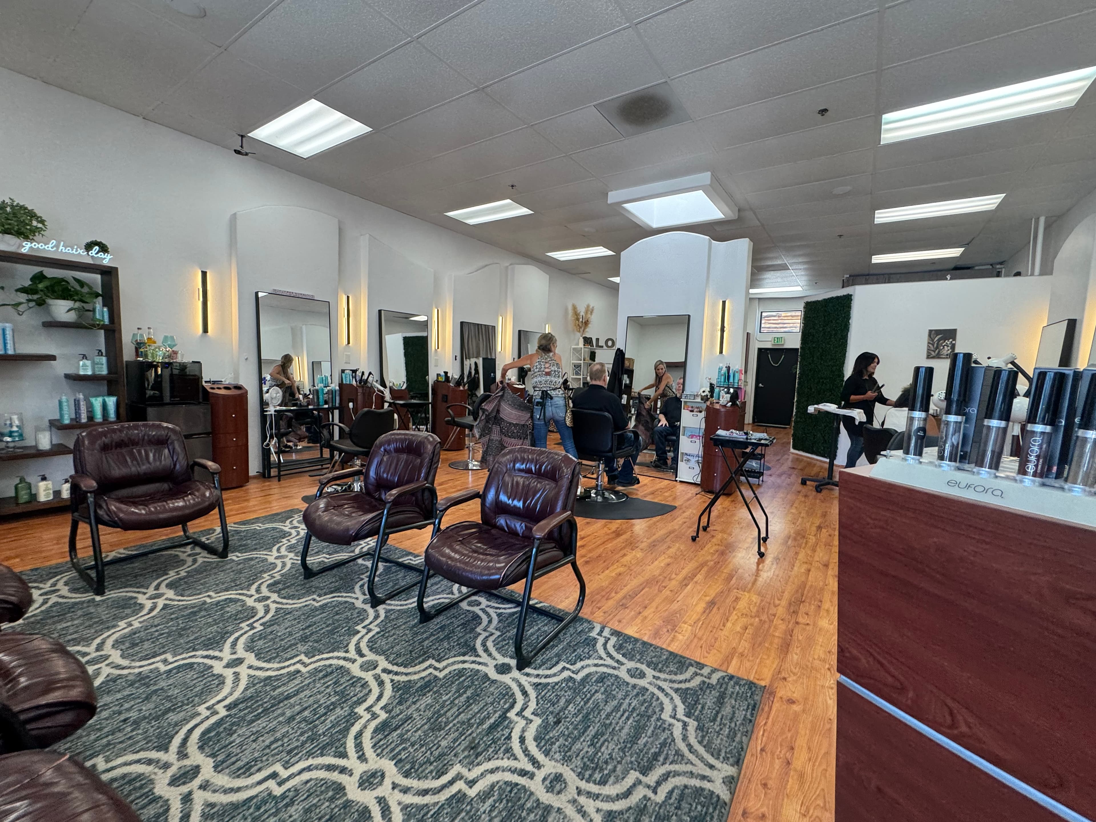 INDEPENDENT HAIR STYLIST — CHAIR RENTAL 3